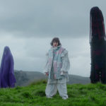 初の来日公演を12月に控えるAldous Harding（オルダス・ハーディング）、最新アルバム『Designer』から「Zoo Eyes」のMVを公開！映像から放たれる彼女の不思議な世界観に注目