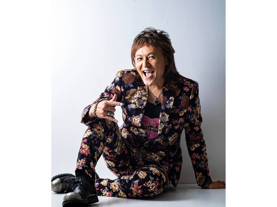 本格派ネオ トラディショナル シンガー川上真樹 1 15リリースの英語詞カバーシングル 夜霧よ今夜も有難う のmvを公開 Sam S Up