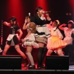 メンバー全員カラフルなメイド服姿で登場。燃えこれ学園「バレンタインSP」を無観客ライブ配信!!