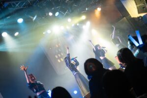 AiDERがデビューライブに描いた「誰も見た事のない場所」へ向かう強い意志!!!!
