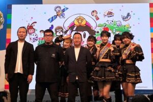大阪・関西万博「ご当地アイドルフェス」大成功で終演！入場制限のかかる満員のなか全10組がステージで嬌艶、全国の自治体ブースと連携してPR！最終日は3人の成功代表者と「蜂蜜★皇帝」が“日本再発見”と“地方創生”についてSPセッションを開催。