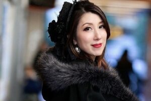 【小林梓】最新シングル「十六夜の夜」リリース決定！過去楽曲のサブスク解禁と共にお寺の境内で開催するライブや注目のツーマンライブも開催中！！