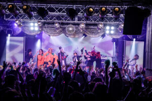 SHAZNA、CASCADE、DASEIN、Little Vampireが出演。「歌姫降臨 Beautiful Halloween Party II 90’s SP　Day.1 公演レポート!!!!