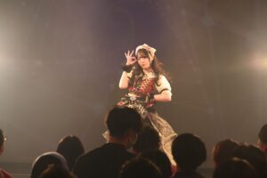 上月せれな、元日に行った4時間近くに及ぶワンマン公演で全51曲を熱唱!!