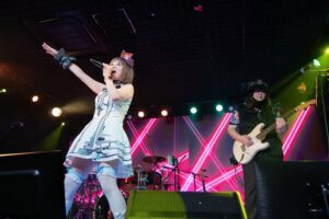 2000年代の秋葉原の音楽シーンの中にあった、萌えに燃える電波な曲に合わせて熱狂していたあのときの景色が、2026年の今、バージョンアップして蘇った。電波ソングや萌えソングの波を浴び続けた第二部の公演!!!