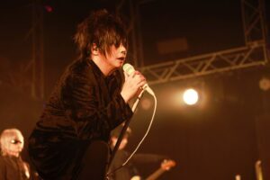 お前たちが本当に俺たちを求めているなら、もう一度やってやらんこともない」。 D≒SIRE×Kαin。異なる時空が一つに重なりあった時…。