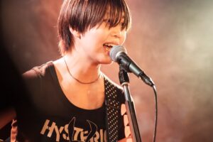 "現場監督系シンガーソングライター"の夕季が、クラウドファンディングをスタート。始めた、その理由とは…。