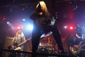 元D.T.RのTomoもメンバーに。アメリカンハードロックの息吹を感じさせるGravity End、衝撃のデビューライブの模様を直撃！